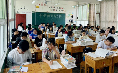 老科协简报8：筠连县老科协到双腾初级中学开展教学工作调研指导 - 副本778.png