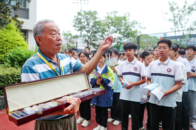 四川华蓥：织牢校园禁毒防线[6].jpg