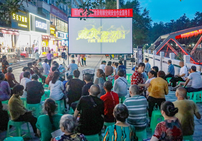 四川华蓥：消夏电影扮靓市民夜生活【6】.jpg