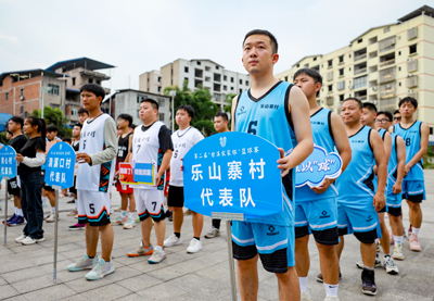 四川华蓥“村BA”助贫困学生圆梦【6】.jpg